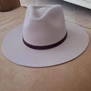 Trinidad Cuesta Womens Hat Iatmeal Light Tan Color Circumfrance 23.75inches EUC